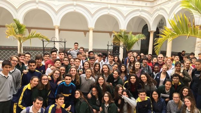 El Liceo recibe a alumnos de la base de Rota
