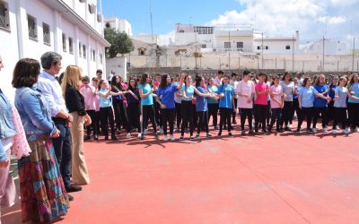 El colegio Liceo acoge la concentración contra la violencia de género