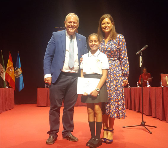 Nuestra alumna Natalia Aznar Velázquez, de 6°C de E.P.O. en el Pleno Parlamentario llevado a cabo en el Real Teatro de las Cortes de San Fernando