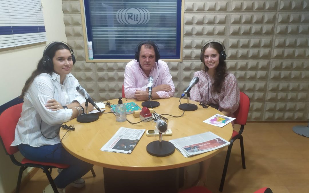 Alumnas del Liceo participan en el programa “La Isla de par en par” de Radio La Isla.