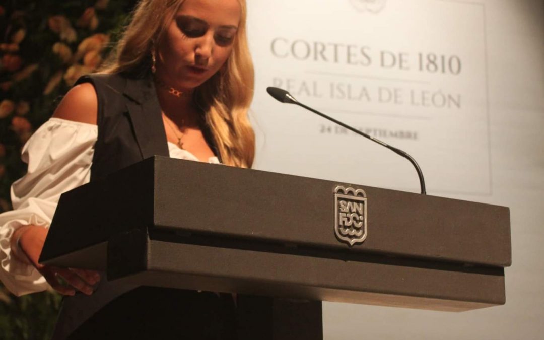 KAREN GUTIÉRREZ ARTEAGA, ALUMNA DE 2⁰ DE BACHILLERATO, DESIGNADA POR EL AYUNTAMIENTO PARA LA LECTURA DEL REAL DECRETO