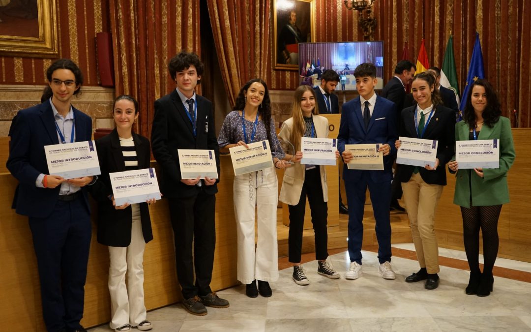 Alicia González , alumna de 1º de bachillerato, mejor conclusora en el II torneo de debate nacional, St. Mary´s School ( Sevilla)  los grupos de debate de bachillerato obtienen un importante éxito en la primera cita nacional de debate