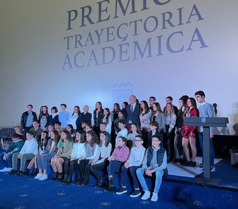 RECONOCIMIENTO A LAS MEJORES TRAYECTORIAS A NUESTROS ALUMNOS DE PRIMARIA, SECUNDARIA Y BACHILLERATO