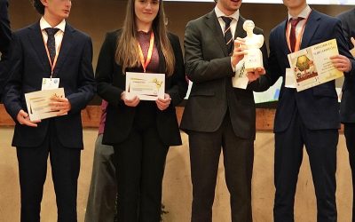 EL EQUIPO DE 2º DE BACHILLERATO DE DEBATE DEL COLEGIO LICEO SUBCAMPEÓN EN EL VI TORNEO NACIONAL DE DEBATE SANTA EULALIA (MÉRIDA)